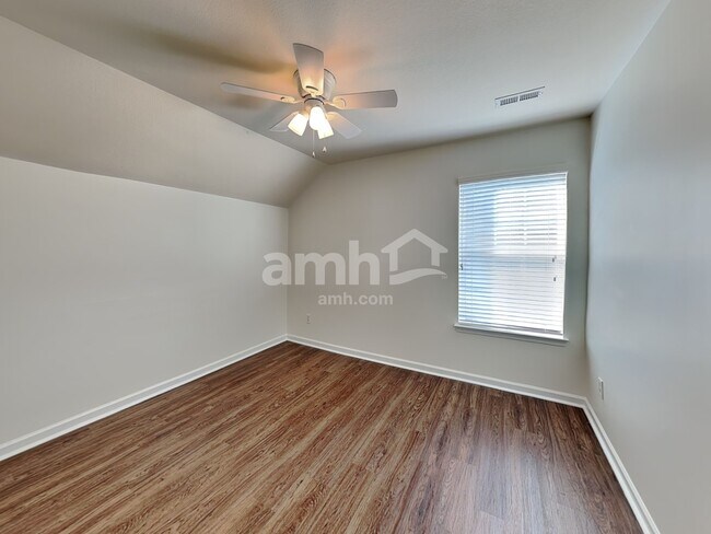 Building Photo - 10815 Pointer Ridge Dr