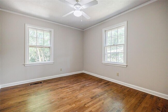 Building Photo - 1716 Beacon Hill Blvd NE