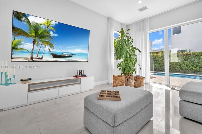 Building Photo - 7457 NW 101 Ave