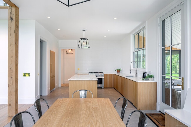 Building Photo - 36 Yuza Mini Ln