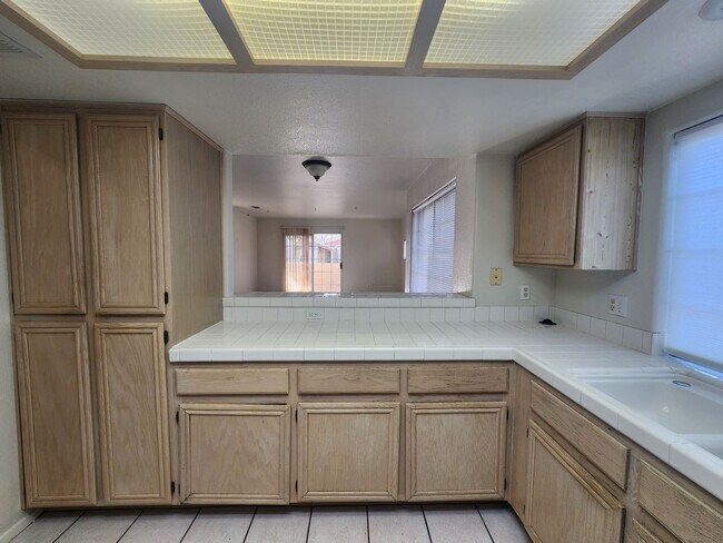 Building Photo - Great Location in Green Valley