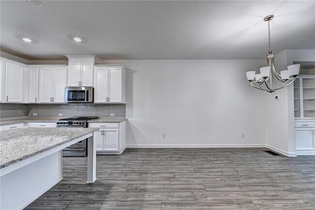 Building Photo - 477 Danville Ave