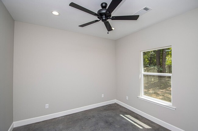 Building Photo - 1621 Wilson Rd