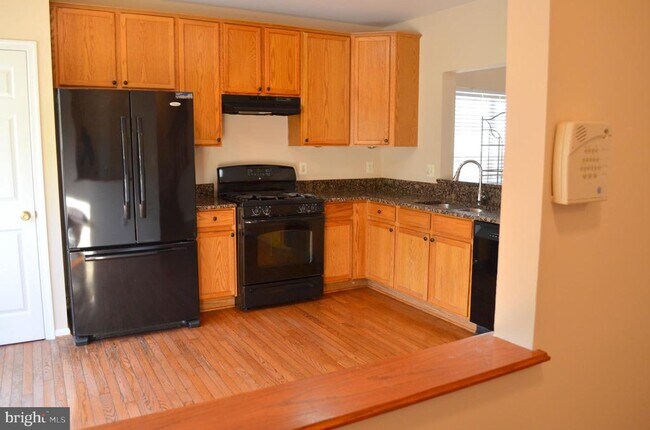 Building Photo - 43090 Sherbrooke Terrace