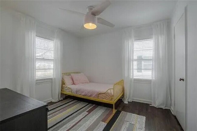 Building Photo - 4100 W 59th St
