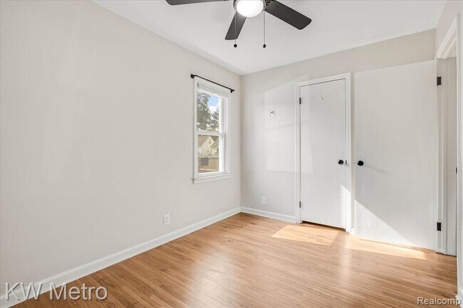 Building Photo - 908 Bauman Ave