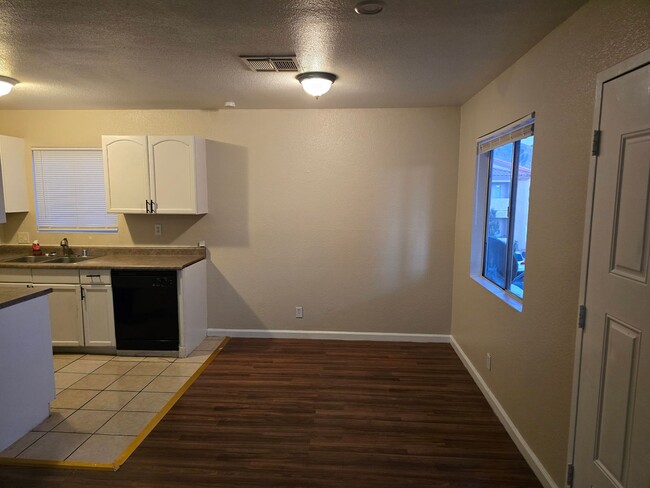 Building Photo - 1724 Breckenwood Ct