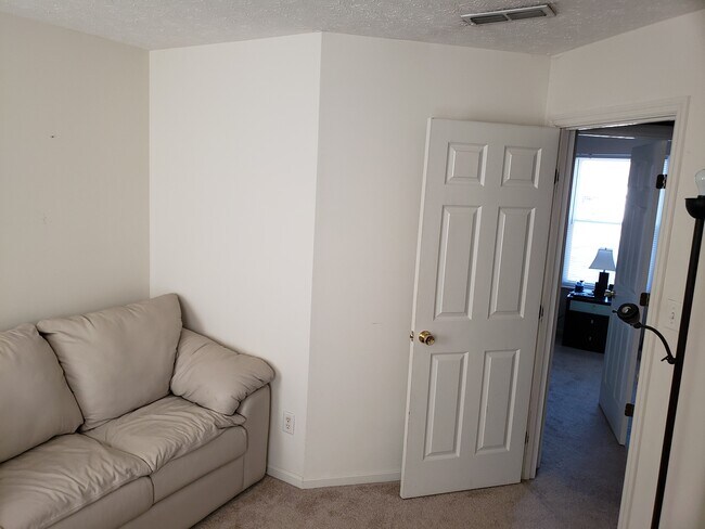 Building Photo - 714 Linden Creek