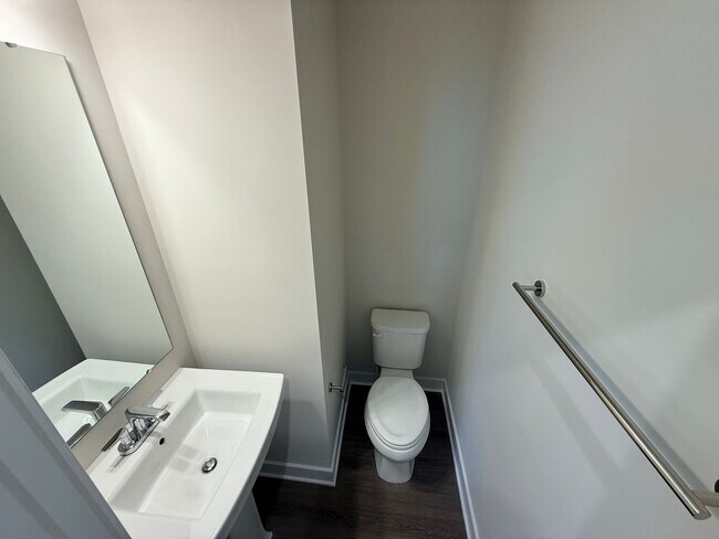 Building Photo - Brand New Townhome in the heart of Charotte