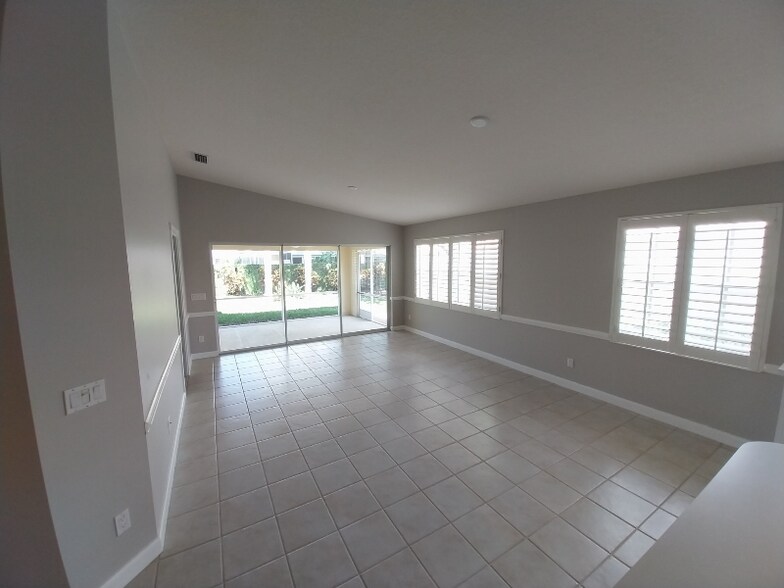 Building Photo - 5674 Eleuthera Way