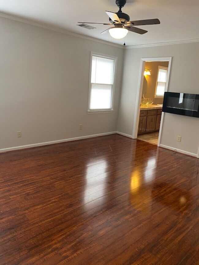 Building Photo - Quiet North Columbus Home