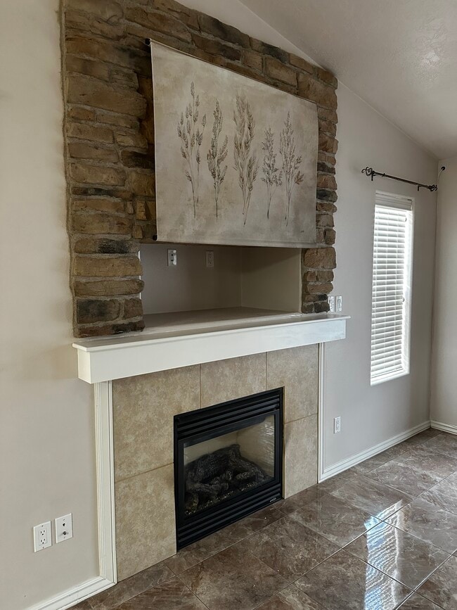 Building Photo - 613 Mesa Vista Dr