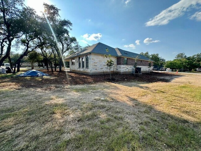 Building Photo - 904 Wooten St