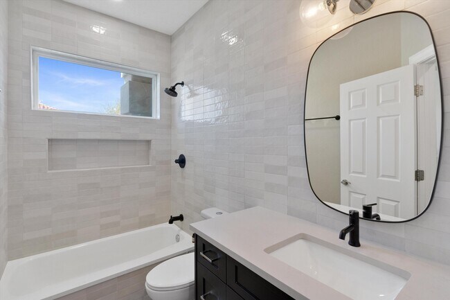 Building Photo - 11421 Desert Classic Ln NE