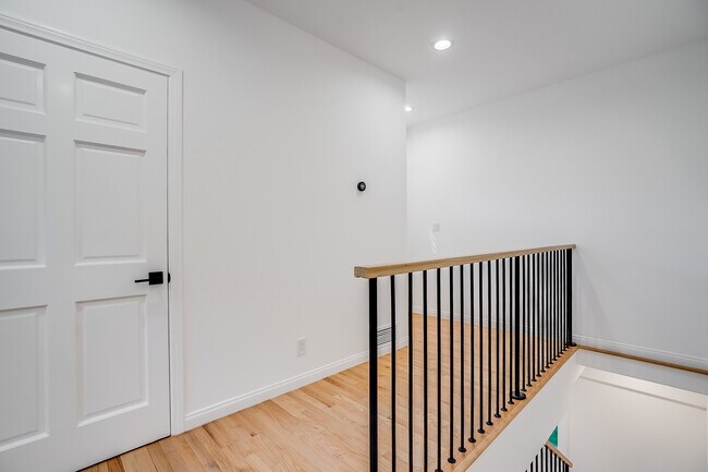 Building Photo - 15851 Mulholland Pl