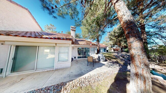 Building Photo - Spanish Trails Guard Gated Townhome!