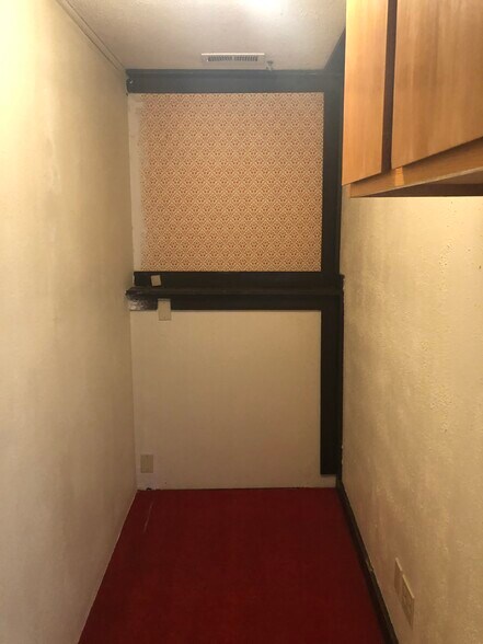 Building Photo - 140 NW Robert St