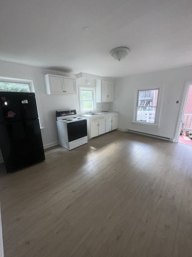 Building Photo - 115 East Ave