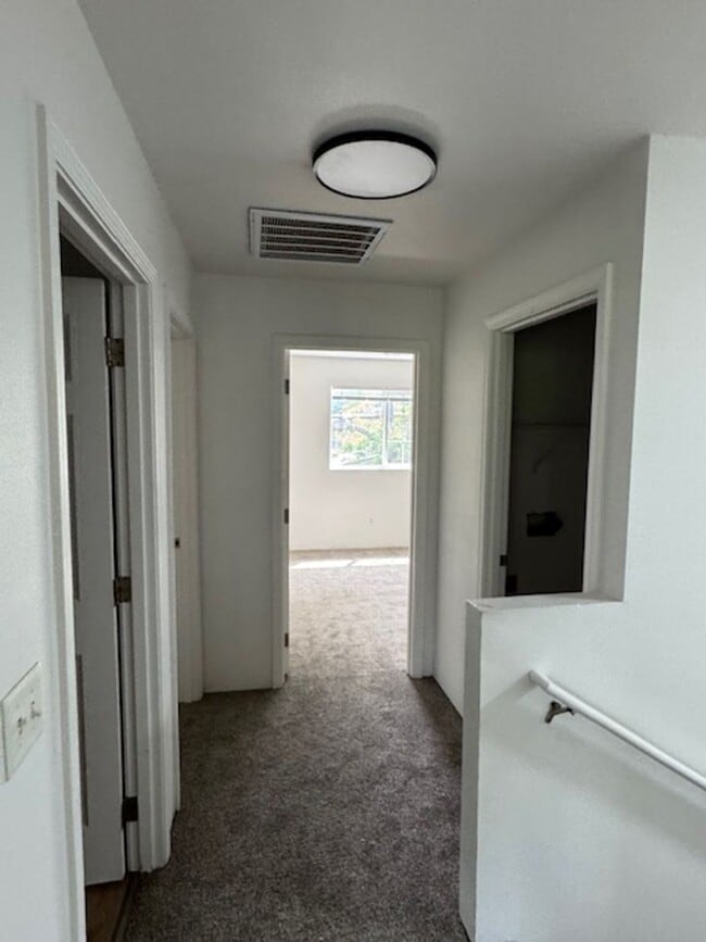 Building Photo - COMING SOON - 3 BEDROOM TOWNHOME W/ GARAGE- FRESH PAINT AND NEW FLOORING