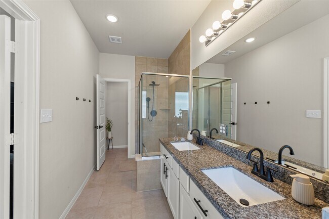Building Photo - 14911 Spg Frst Ln