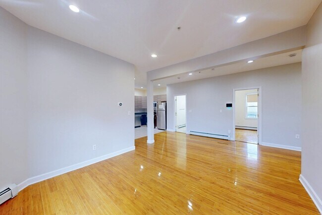 Building Photo - 7 Estella St