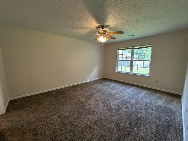 Building Photo - House for Rent