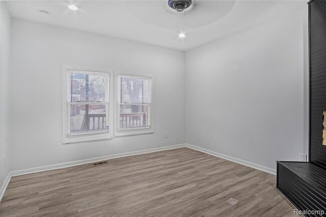 Building Photo - 671 Clairmount Ave