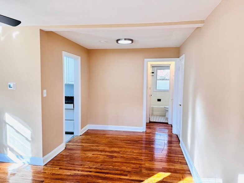 Building Photo - 908 Hudson Ave