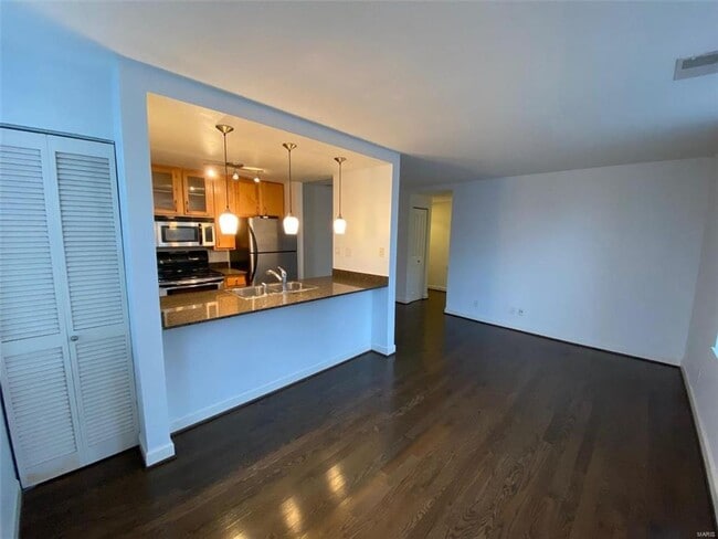 Building Photo - 5330 Pershing Ave