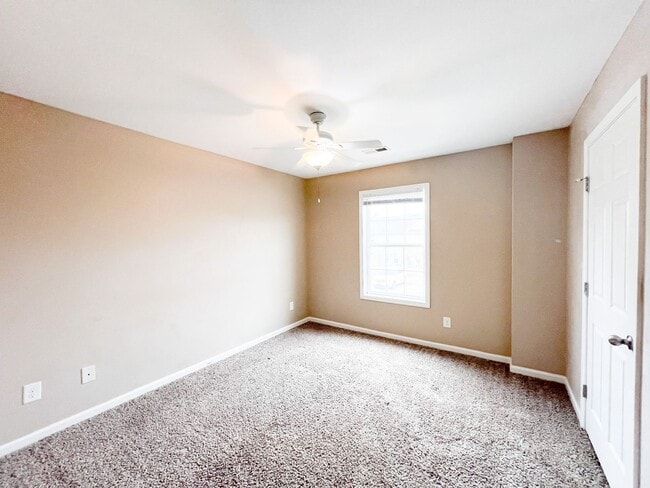 Building Photo - 2 Bedroom 1.5 Bathroom Townhome!!!