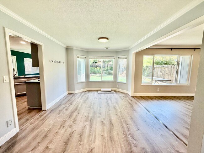 Building Photo - Large 2 story home available immediately