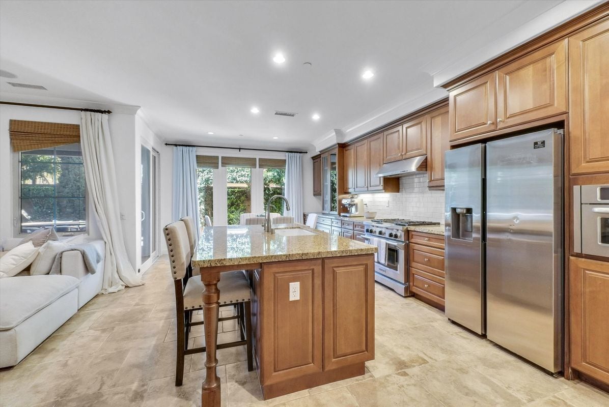 Building Photo - 80 Lupari