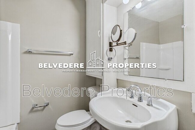 Building Photo - 2913 Wildwood Dr