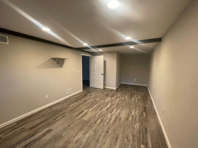Building Photo - 165 Conrad Dr