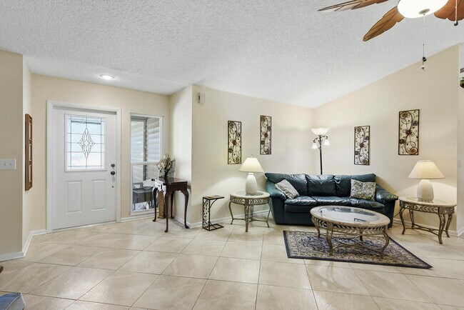 Building Photo - 6940 SE Lillian Ct