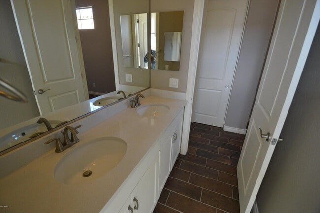 Building Photo - 151 E Havasu Pl