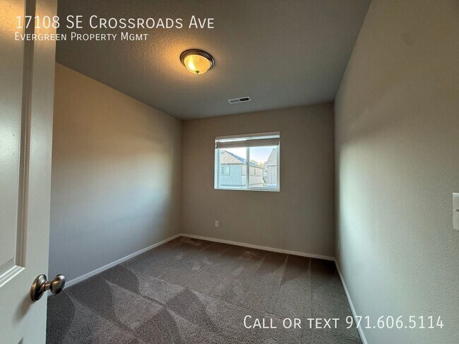 Building Photo - 17108 SE Crossroads Ave