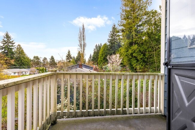 Building Photo - 16725 10th Ave NE