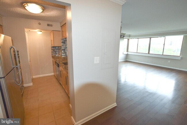 Building Photo - 10101 Grosvenor Pl