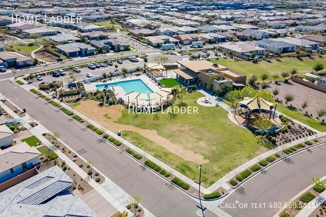 Building Photo - 9504 E Theia Dr