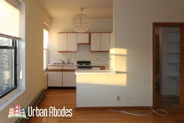 Building Photo - 634 W Barry Ave