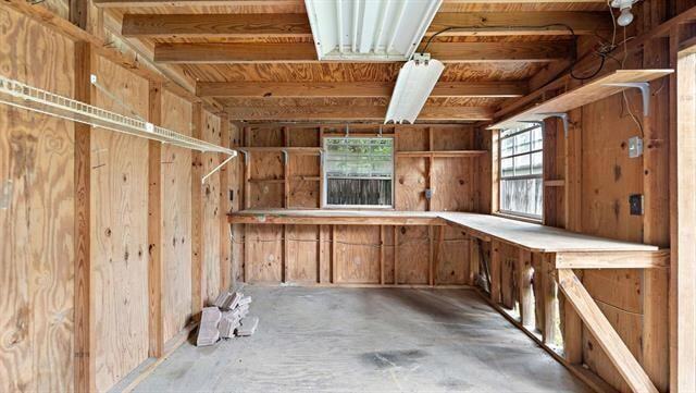 Building Photo - 102 E Thistle St