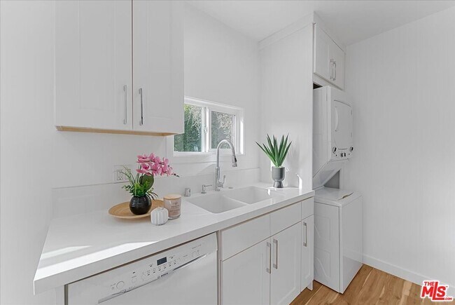 Building Photo - 2948 Exposition Blvd