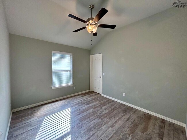 Building Photo - 5025 Olivia Ln