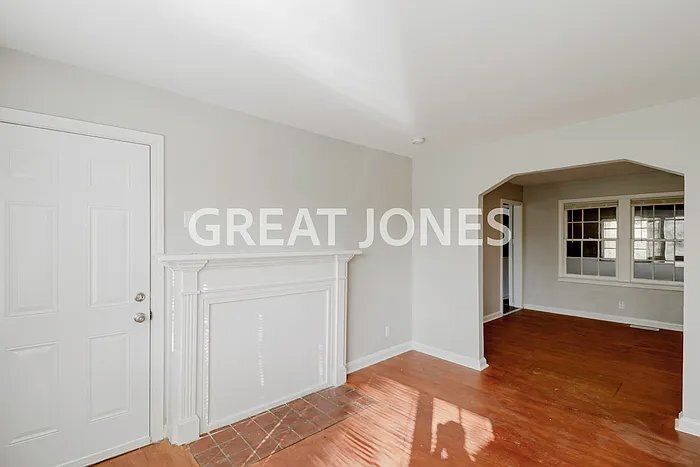 Building Photo - 8329 8th Ave S