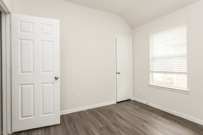 Building Photo - 2447 Gibbs Bend Ct