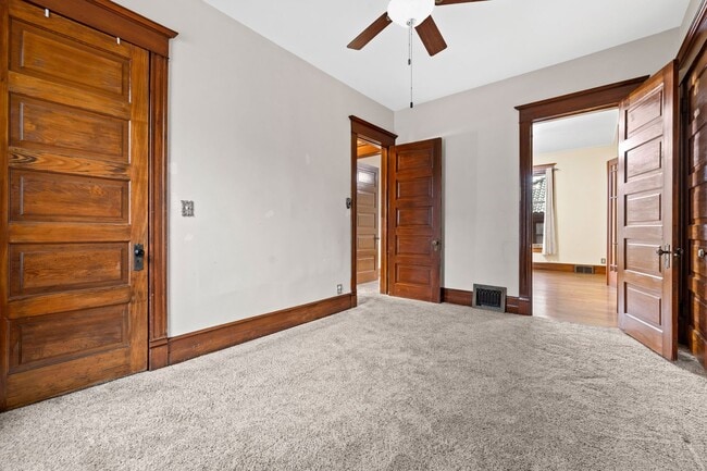 Building Photo - Historic 3 bedroom upper