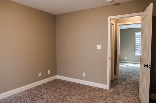 Building Photo - Pet Friendly Two Bedroom!
