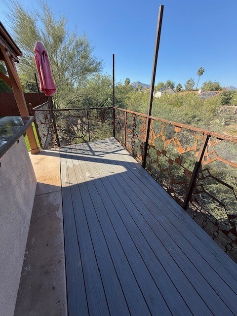 Building Photo - FOR RENT