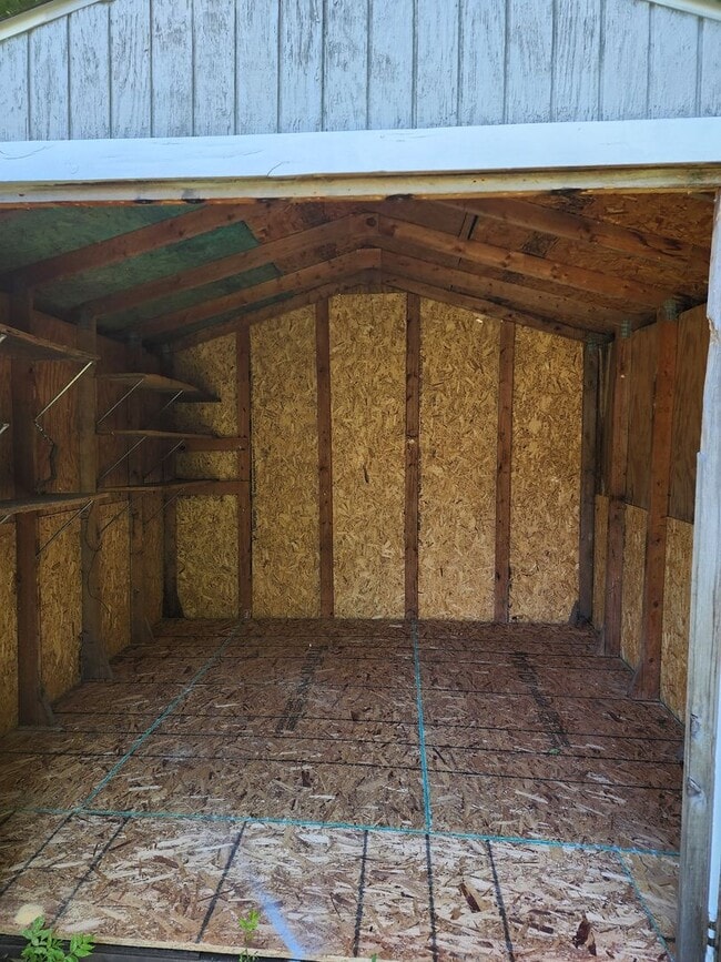 Building Photo - 2 Bed and 2 Bath Home